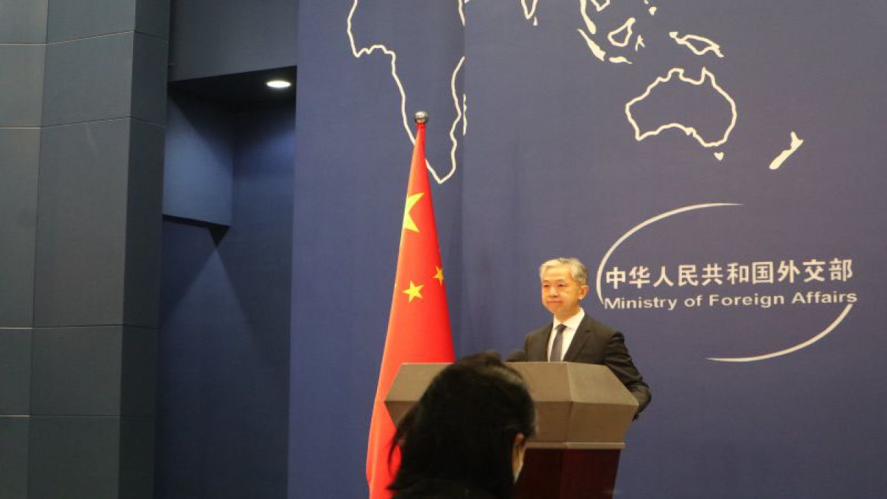 Arsip - Juru Bicara Kementerian Luar Negeri China Wang Wenbin saat menyampaikan keterangan kepada media di Beijing, China pada Rabu (30/8/2023). (ANTARA/Desca Lidya Natalia)