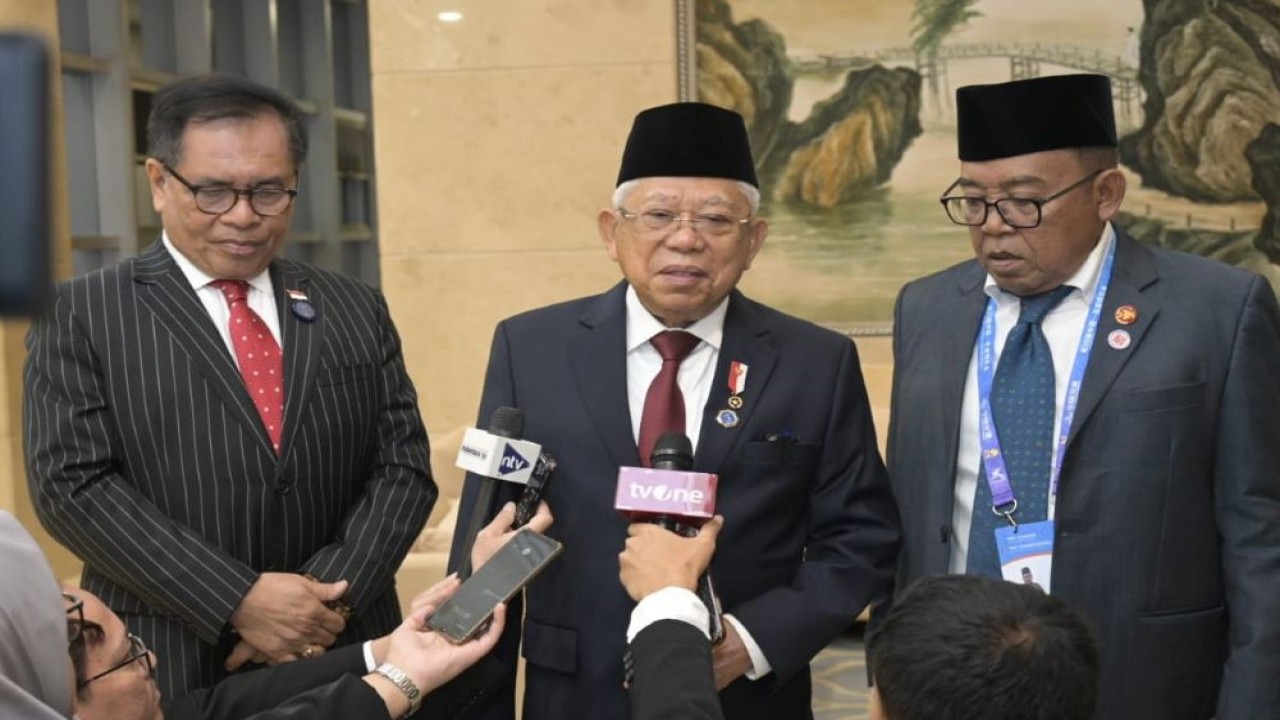 Wapres KH Ma'ruf Amin usai melakukan pertemuan bilateral dengan Perdana Menteri Tiongkok Li Qiang, di Grand Meeting Hall, International Conference Center (ICC), Li Yuan Resort, Nanning, Daerah Otonomi Guangxi, China, pada Sabtu (16/9/2023). (Istimewa)