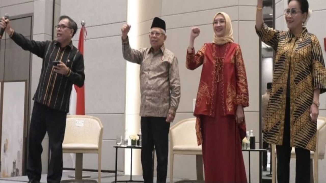 Wakil Presiden (Wapres) KH Ma'ruf Amin pada acara Dialog Kebangsaan dengan para Diaspora Indonesia di Shanghai yang diselenggarakan di Grand Marquis Ballroom, Lt. 3, Hotel JW Marriott Marquis Shanghai Pudong, Shanghai, Tiongkok, Senin (18/9/2023). (EP/SK-BPMI, Setwapres)