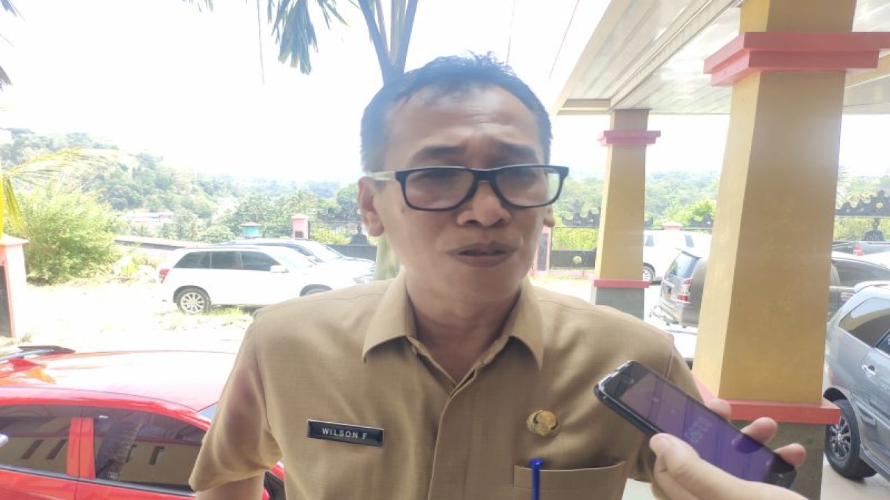 Kepala Dinas Perdagangan Kota Bandarlampung Wilson Faisol, saat diminrai keterangan. Bandarlampung, Senin, (11/9/2023). ANTARA/Dian Hadiyatna