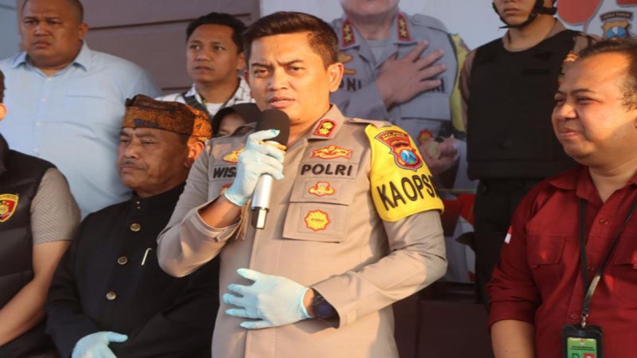 Arsip foto - Kapolres Probolinggo AKBP Wisnu Wardana saat konferensi pers penetapan tersangka karhutla Gunung Bromo yang digelar di Mapolres setempat, Kamis (7/9/2023) petang. ANTARA/HO-Polres Probolinggo