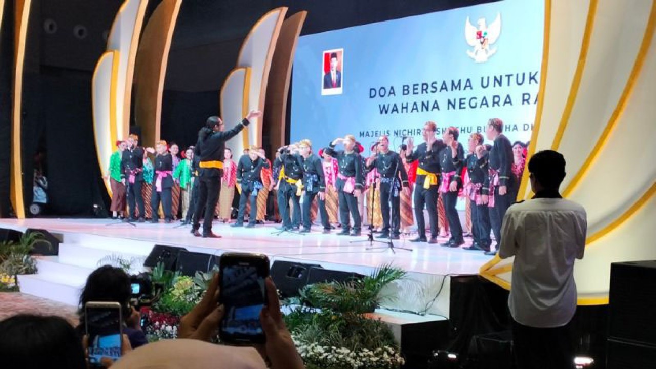 Penyelenggaraan acara Wahana Negara Raharja (WNR) yang diselenggarakan oleh Majelis Nichiren Shoshu Buddha Dharma Indonesia (MNSBDI) di Hotel Alila Solo, Jawa Tengah, Jumat (29/9/2023). ANTARA/Aris Wasita