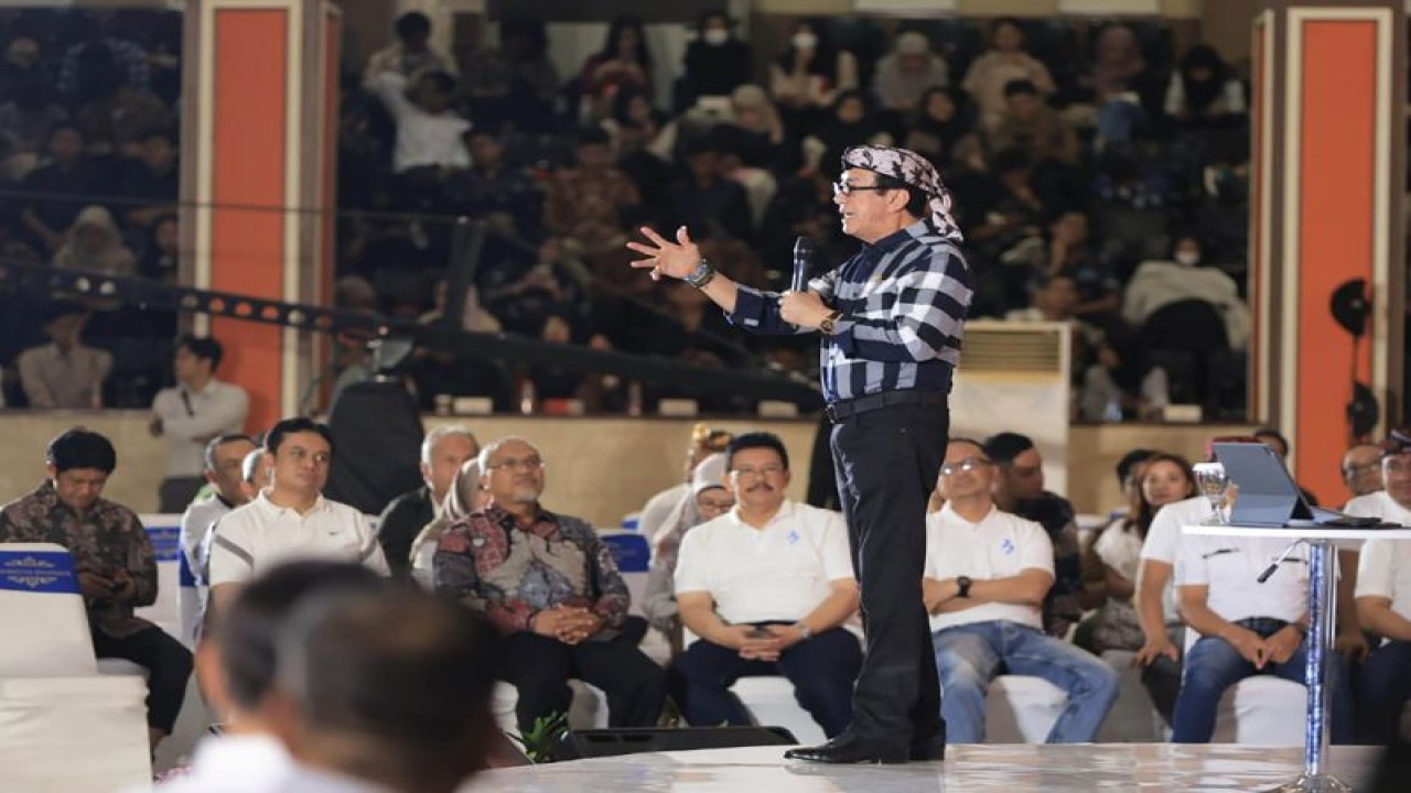 Menteri Hukum dan Hak Asasi Manusia (Menkumham) Yasonna Laoly pada saat memberikan Kuliah Tamu Program Bela Negara di Universitas Brawijaya, Kota Malang, Jawa Timur, Kamis (14/9/2023). ANTARA/HO-Humas Kanwil Kemenkumham Jatim