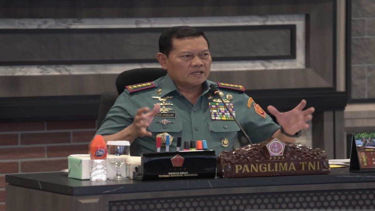 ARSIP - Panglima TNI Laksamana TNI Yudo Margono memberi arahan saat rapat di Mabes TNI, Jakarta, Senin (21/8/2023). ANTARA/HO-Pusat Penerangan TNI.