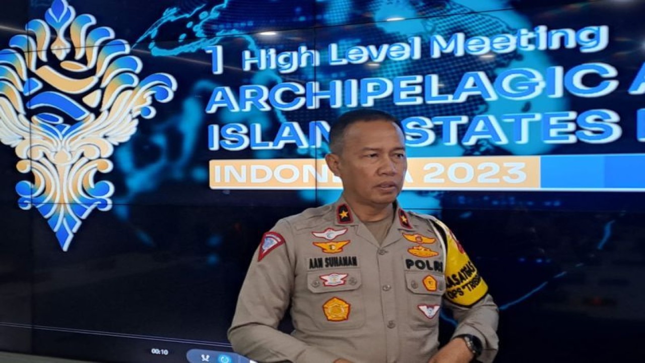 Kepala Satuan Tugas Pengawalan, Rute, Patroli dan Parkir (Kasatgas Walrolakir) Operasi Tribarata Agung 2023 Brigjen Pol. Aan Suhanan memberikan keterangan terkait pengamanan KTT AIS Forum di 91 Command Center, Bali, Senin, (9/10/2023) (ANTARA/HO-Divisi Humas Polri)