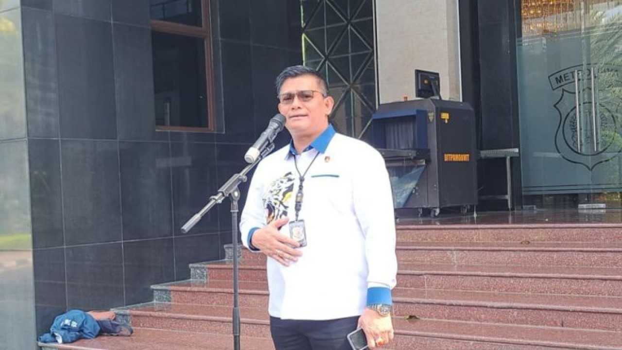 Dirreskrimsus Polda Metro Jaya Kombes Pol Ade Safri Simanjuntak saat konferensi pers di Jakarta, Sabtu (7/10/2023). ANTARA/Ilham Kausar