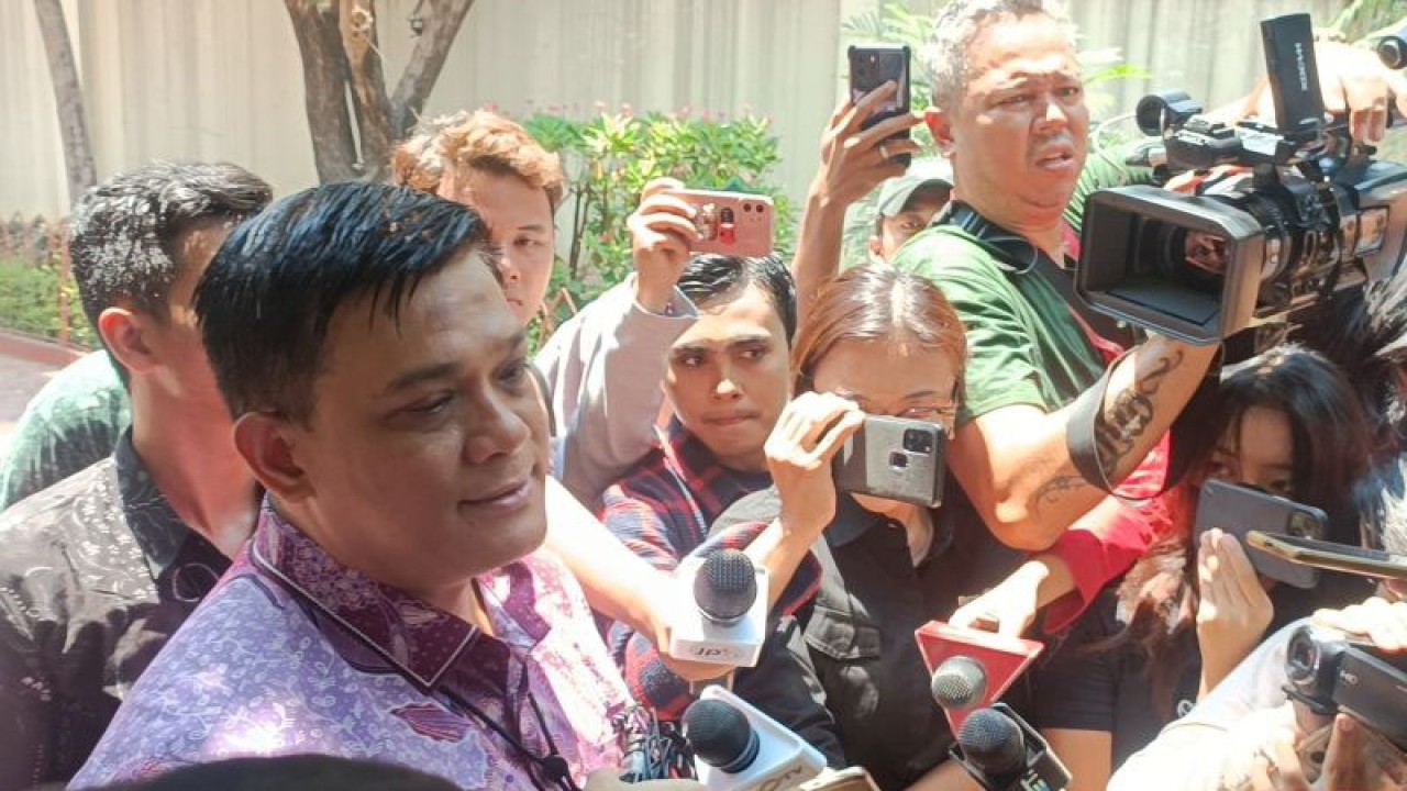 Dirreskrimsus Polda Metro Jaya Kombes Pol Ade Safri Simanjuntak saat ditemui di Jakarta, Jumat (20/10/2023). ANTARA/Ilham Kausar