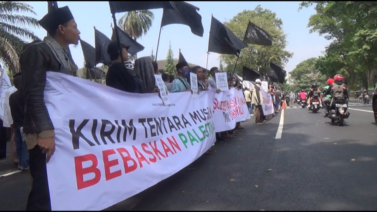 Aksi solidaritas umat Islam di Bandung bela Palestina. (Foto; Saifal Ode)