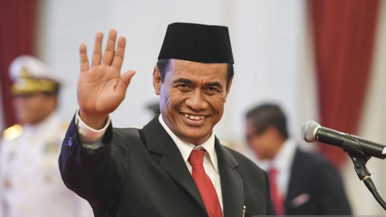 Amran Sulaiman bersiap dilantik menjadi Menteri Pertanian di Istana Negara, Jakarta, Rabu (25/10/2023). Presiden Joko Widodo melantik Amran Sulaiman sebagai Menteri Pertanian sisa masa jabatan tahun 2019-2024 menggantikan Syahrul Yasin Limpo yang mengundurkan diri setelah menjadi tersangka dalam kasus dugaan korupsi di lingkungan Kementerian Pertanian. ANTARA FOTO/Hafidz Mubarak A/aww.