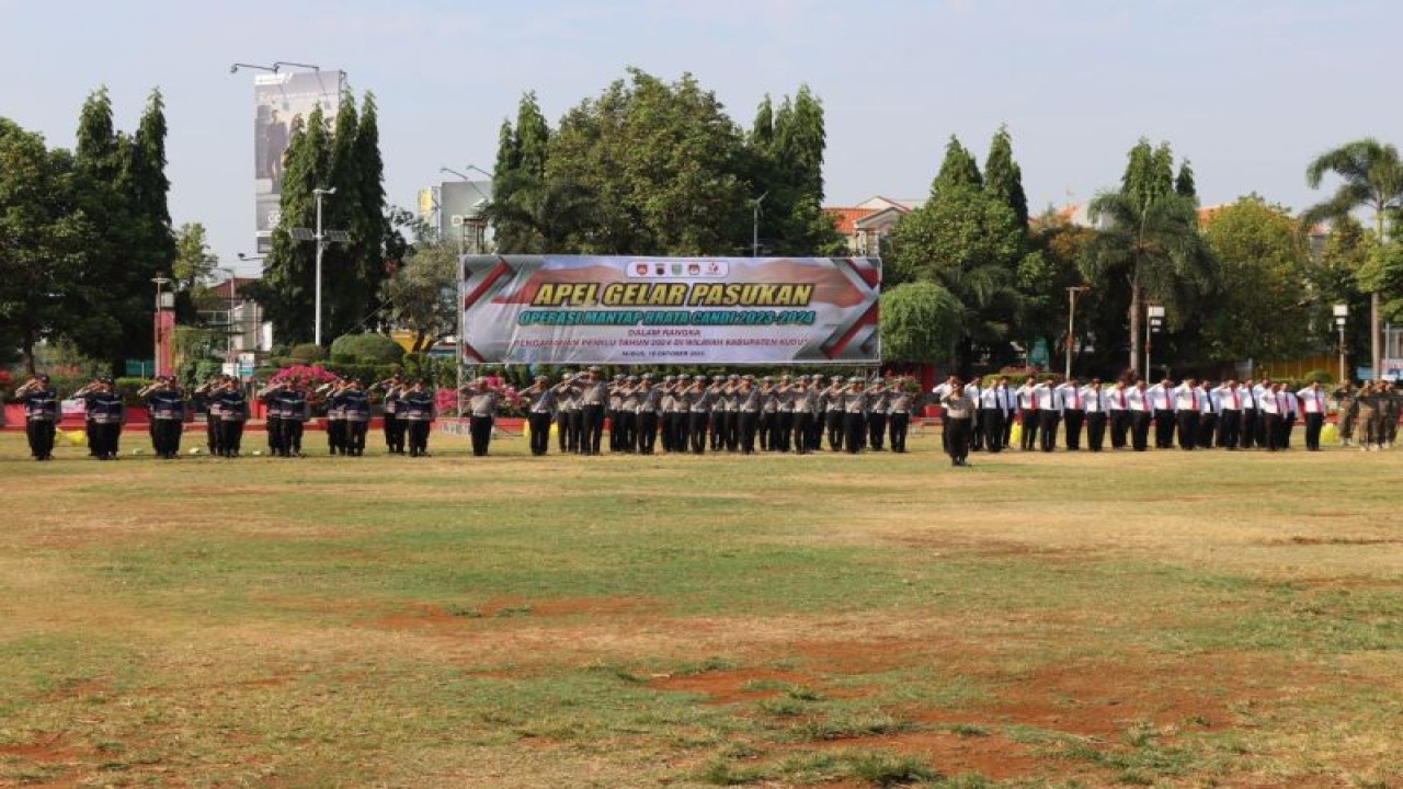 Apel Gelar Pasukan Operasi Mantap Brata Candi 2023-2024 di Alun-alun Simpang Tujuh Kudus, Jumat (20/10/2023). (ANTARA/HO.)