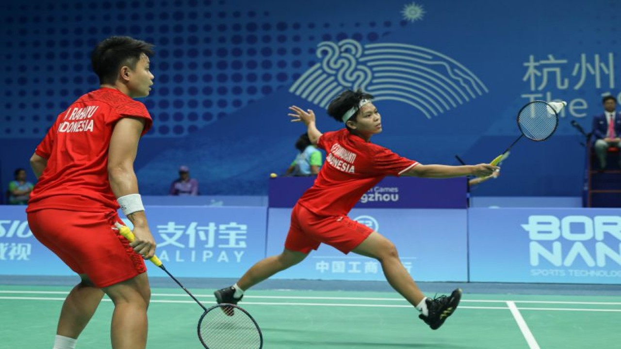 Ganda putri Indonesia Apriyani Rahayu/Siti Fadia Silva Ramadhanti saat melakoni laga pertama di nomor perseorangan Asian Games 2022 Hangzhou, Selasa (3/10/2023). (ANTARA/HO/PBSI)