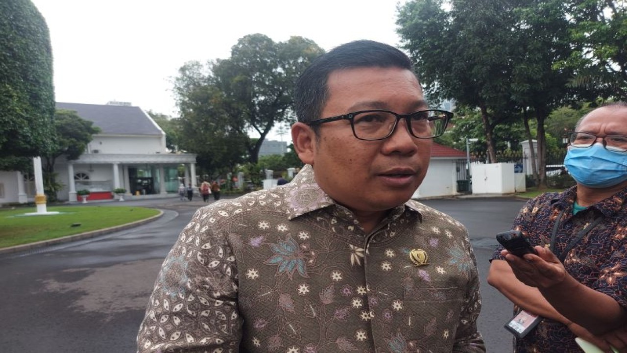 Dokumentasi - Kepala Badan Pangan Nasional (NFA) Arief Prasetyo Adi saat ditemui di Kompleks Istana Kepresidenan Jakarta, Rabu (15/3/2023) (ANTARA/Mentari Dwi Gayati)
