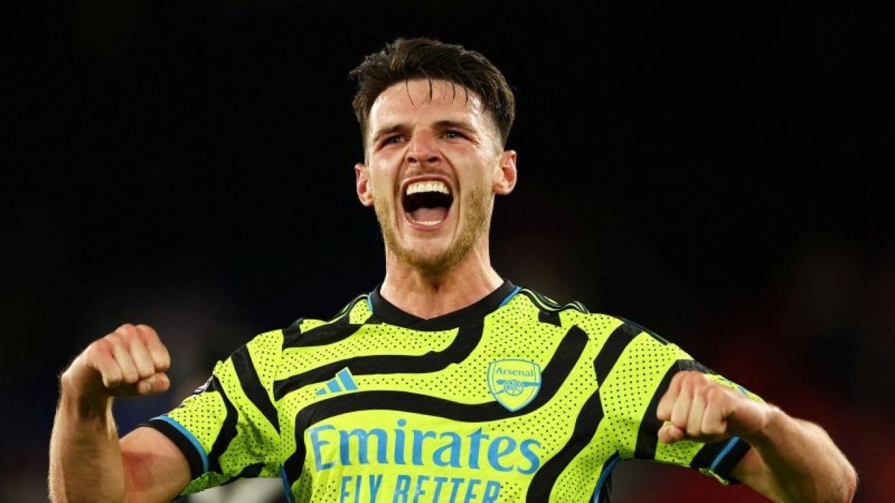 Ilustrasi - Pesepak bola Arsenal Declan Rice merayakan kemenangan usai melawan Crystal Palace dalam laga Liga Inggris di Selhurst Park, London, Inggris, Senin (21/8/2023). ANTARA FOTO/Action Images via Reuters/Andrew Boyers/foc.