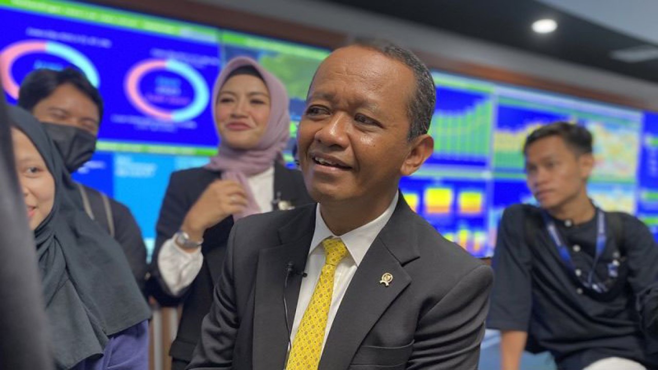 Menteri Investasi/Kepala BKPM Bahlil Lahadalia usai paparan realisasi investasi triwulan III 2023 di Jakarta, Jumat (20/10/2023). ANTARA/Ade Irma Junida/aa.