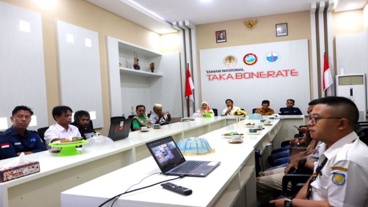 Rapat koordinasi Dinas Pariwisata dan Kebudayaan (Disbudpar) Selayar bersama Kantor Balai Taman Nasional Taka Bonerate mengenai persiapan Festival Taka Bonerate di Selayar, Rabu (18/10/2023). ANTARA/HO-Humas Pemkab Selayar