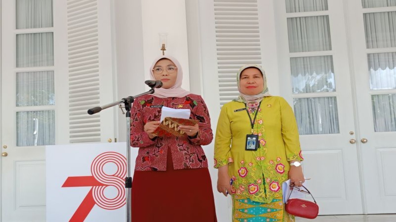 Juru Bicara Satgas Pengendalian Pencemaran Udara Pemprov DKI Jakarta Ani Ruspitawati dalam konferensi pers di Balai Kota DKI, Jakarta Pusat, Jumat (6/10/2023). ANTARA/Siti Nurhaliza