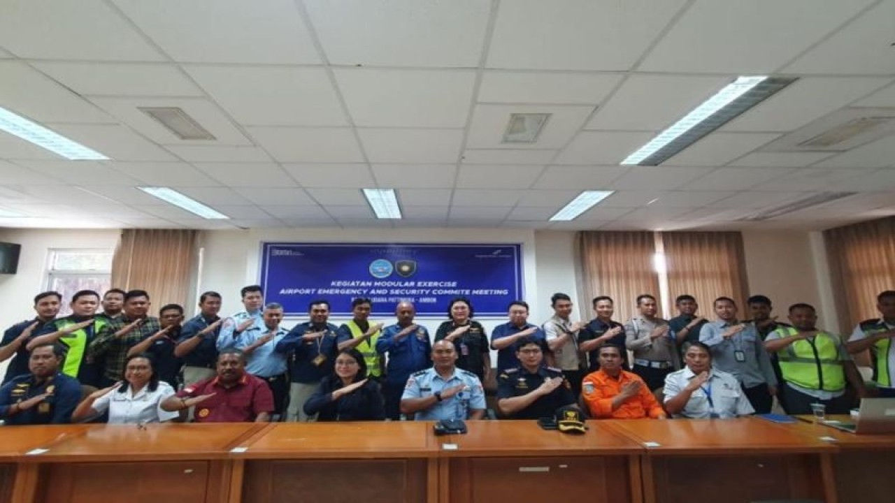 PT Angkasa Pura I Cabang Bandar Udara Pattimura Ambon menggelar kegiatan Airport Security Committe (ASC) Meeting guna memperkuat sinergi pengamanan lingkungan bandara, Rabu (11/10). ANTARA/ Ho- Humas Angkasa Pura Bandara Pattimura Ambon.