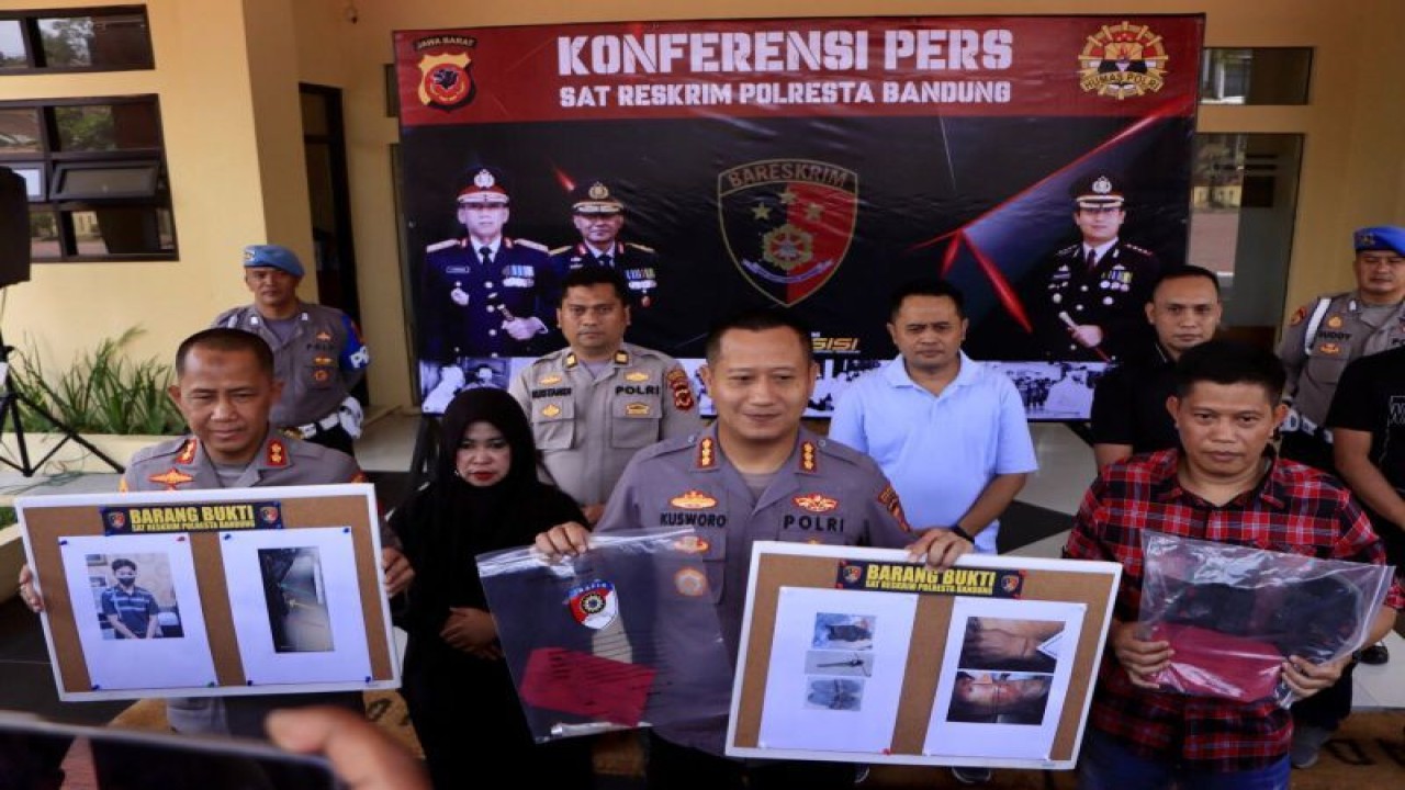 Kapolresta Bandung Kombes Pol. Kusworo Wibowo saat rilis kasus pembunuhan di Mapolresta Bandung, Kabupaten Bandung, Jawa Barat, Kamis (5/10/2023). (ANTARA/HO-Polresta Bandung)