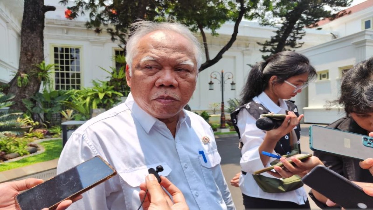 Menteri Pekerjaan Umum dan Perumahan Rakyat (PUPR) Basuki Hadimuljono saat ditemui di Istana Kepresidenan Jakarta, Senin (23/10/2023). ANTARA/Mentari Dwi Gayati