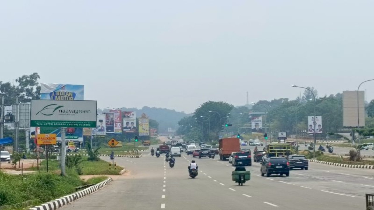 Kabut asap yang menutupi langit Batam kemarin (ANTARA/Yude)