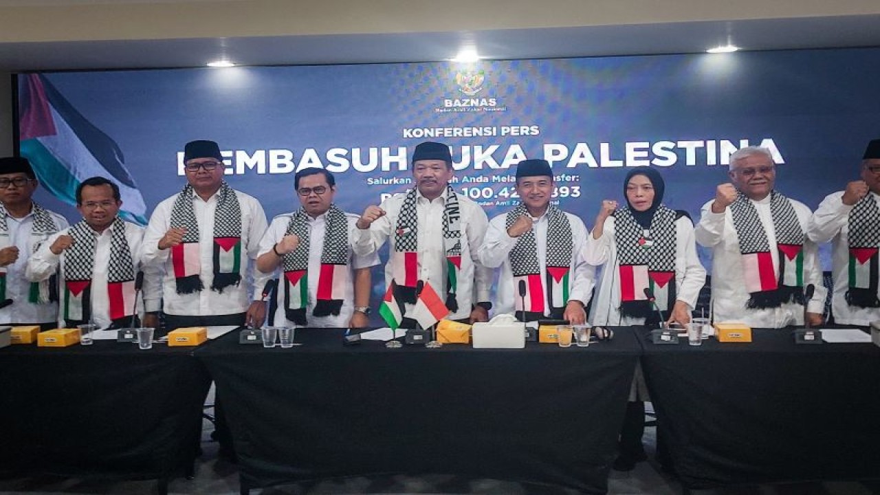 Badan Amil Zakat Nasional Republik Indonesia (Baznas RI) menggelar konfrensi pers penyaluran bantuan untuk membantu korban konflik di Gaza, Palestina akibat agresi Israel di Kantor Baznas RI, Jakarta, Senin (30/10/2023). ANTARA/Erlangga Bregas Prakoso