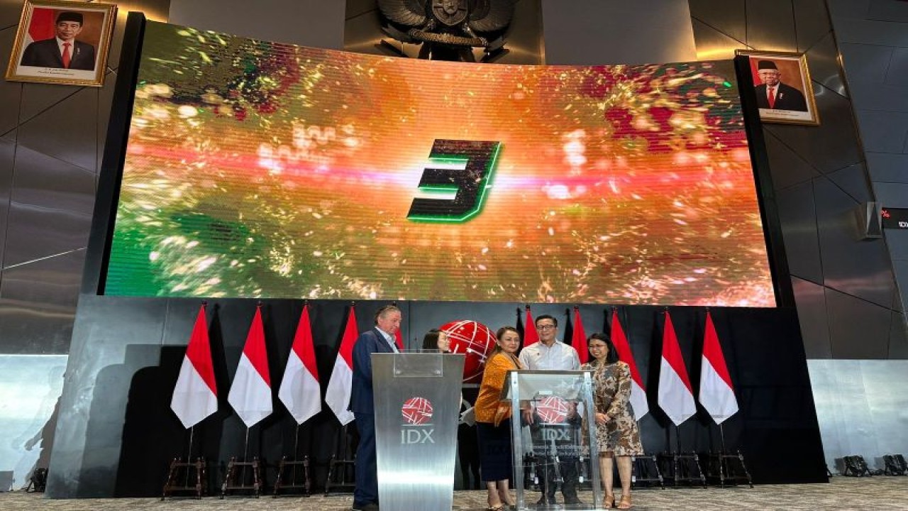 PT Bursa Efek Indonesia (BEI) bersama Dompet Aman selaku agregator loyalty point meluncurkan program Aman Financial Literacy (AFL) di Main Hal BEI, Jakarta, Senin. (BEI)