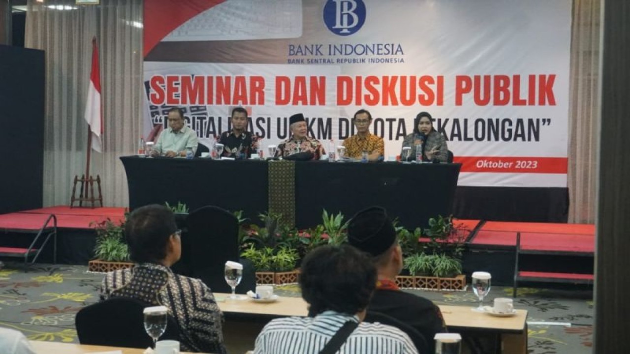 Perwakilab Bank Indonesia Tegal menyelenggarakan seminar dan diskusi publik "Digitalisasi UMKM" di Kota Pekalongan, Selasa (17/10/2023) malam. (ANTARA/HO-Humas Kota Pekalongan)