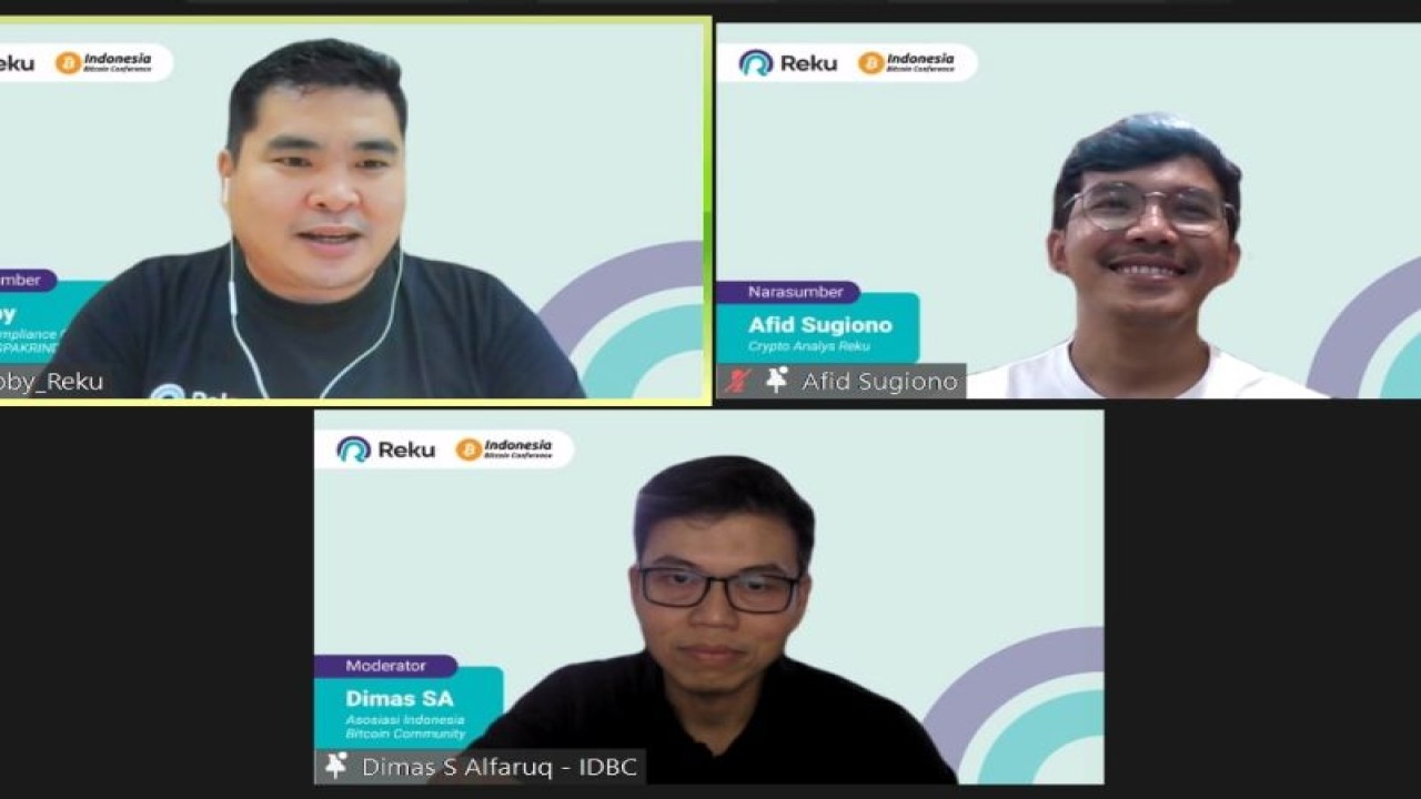 Tangkapan virtual Co-Founder Reku Robby (paling kiri) dan Crypto Analyst Reku Afid Sugiono (atas kanan) dalam Diskusi Publik bertema “Bitcoin Outlook 2024”, Jakarta, Rabu (4/10/2023). ANTARA/HO-Reku