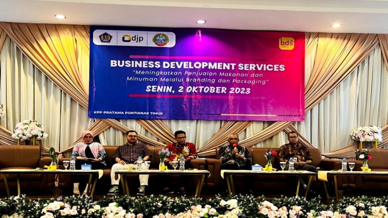 Workshop dengan tema meningkatkan penjualan makanan dan minuman melalui packaging dan branding bagi wajib pajak pelaku usaha kuliner yang dilakukan oleh Badan Keuangan Daerah (BKD) Kota Pontianak, Kalimantan Barat bekerja sama dengan Kantor Pelayanan Pajak (KPP) Pratama Pontianak, Senin (2/10/2023). ANTARA/Prokopim Pontianak