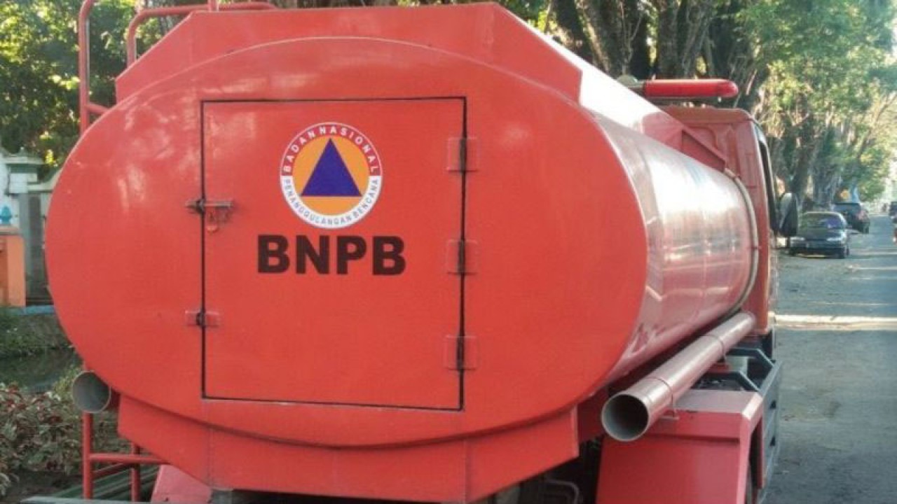 Tangki air bersih yang terdapat di Kantor Badan Penanggulangan Bencana Daerah Kabupaten Bantul, Daerah Istimewa Yogyakarta. (ANTARA/Hery Sidik)