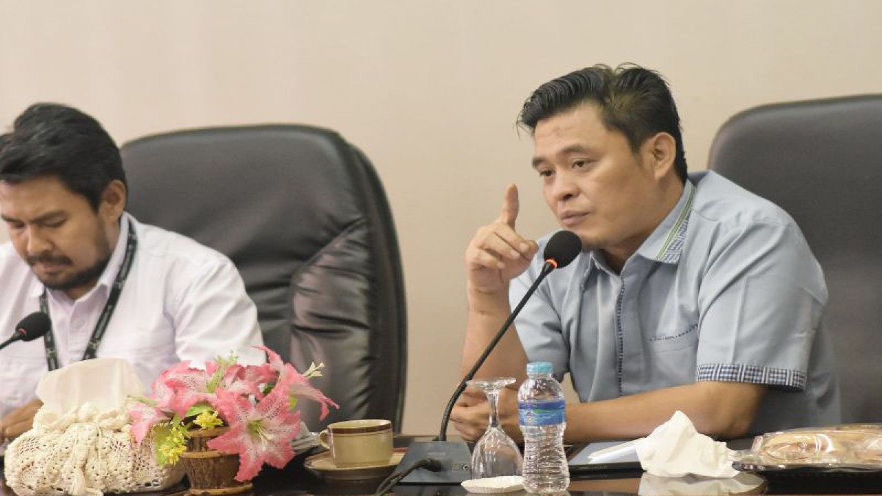 Wakil Bupati Bangka Barat Bong Ming Ming (kanan). (ANTARA/Donatus Dasapurna).