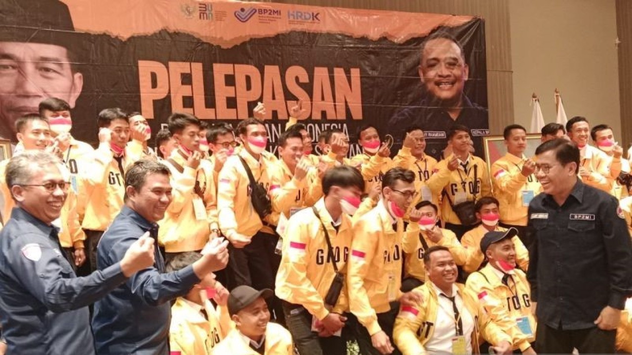 Pekerja Migran Indonesia diminta mematuhi kontrak kerja sampai tuntas di negara penempatan saat Badan Perlindungan Pekerja Migran Indonesia (BP2MI) memberangkatkan 44 calon PMI program G to G Korea Selatan di hotel kawasan Kelapa Gading, Jakarta Utara, Selasa (10/10/2023). ANTARA/Abdu Faisal