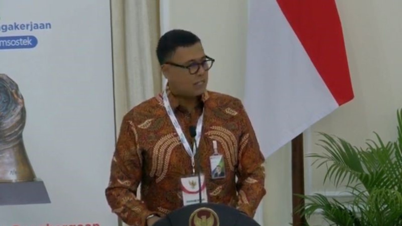 Dirut BPJAMSOSTEK Anggoro Eko Cahyo di Anugerah Paritrana Award 2023 di Istana Wakil Presiden di Jakarta, Jumat. (ANTARA/Erafzon Saptiyulda AS - tangkapan layar)