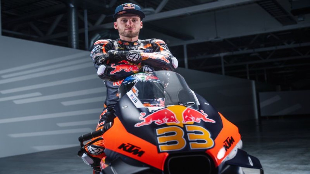 Brad Binder pada saat mendarat di Badnara International Soekarno Hatta, Tangerang, Selasa (10/10). (ANTARA/Brad Binder33)