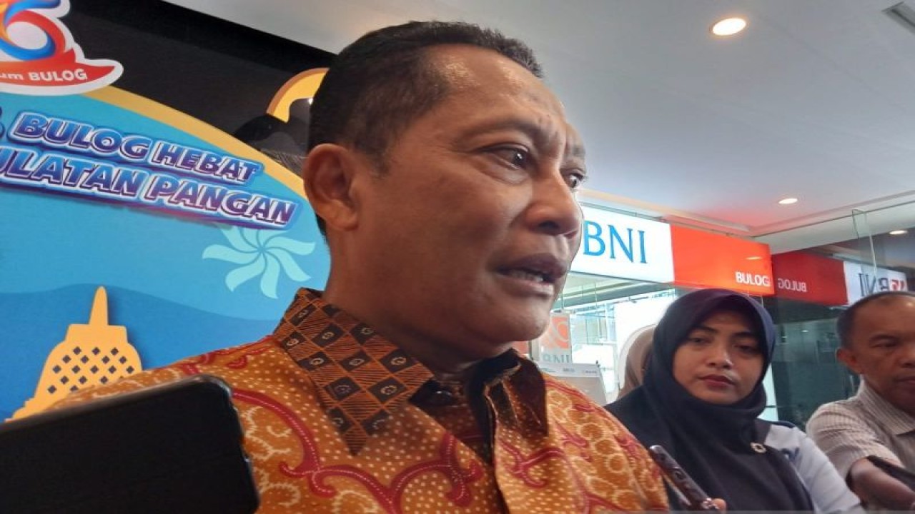 Direktur Utama Perum Bulog Budi Waseso saat ditemui di Kantor Pusat Perum Bulog, Jakarta Selatan pada Rabu (18/10/2023). (ANTARA/Farhan Arda Nugraha)