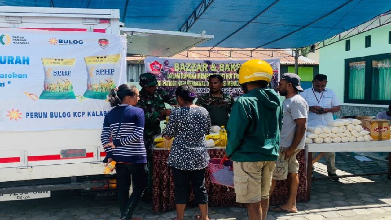 Bulog Kalabahi menjalankan Pasar Murah di Mess Kodim Alor, NTT, Selasa (3/10/2023). (ANTARA/HO-Bulog Kalabahi)