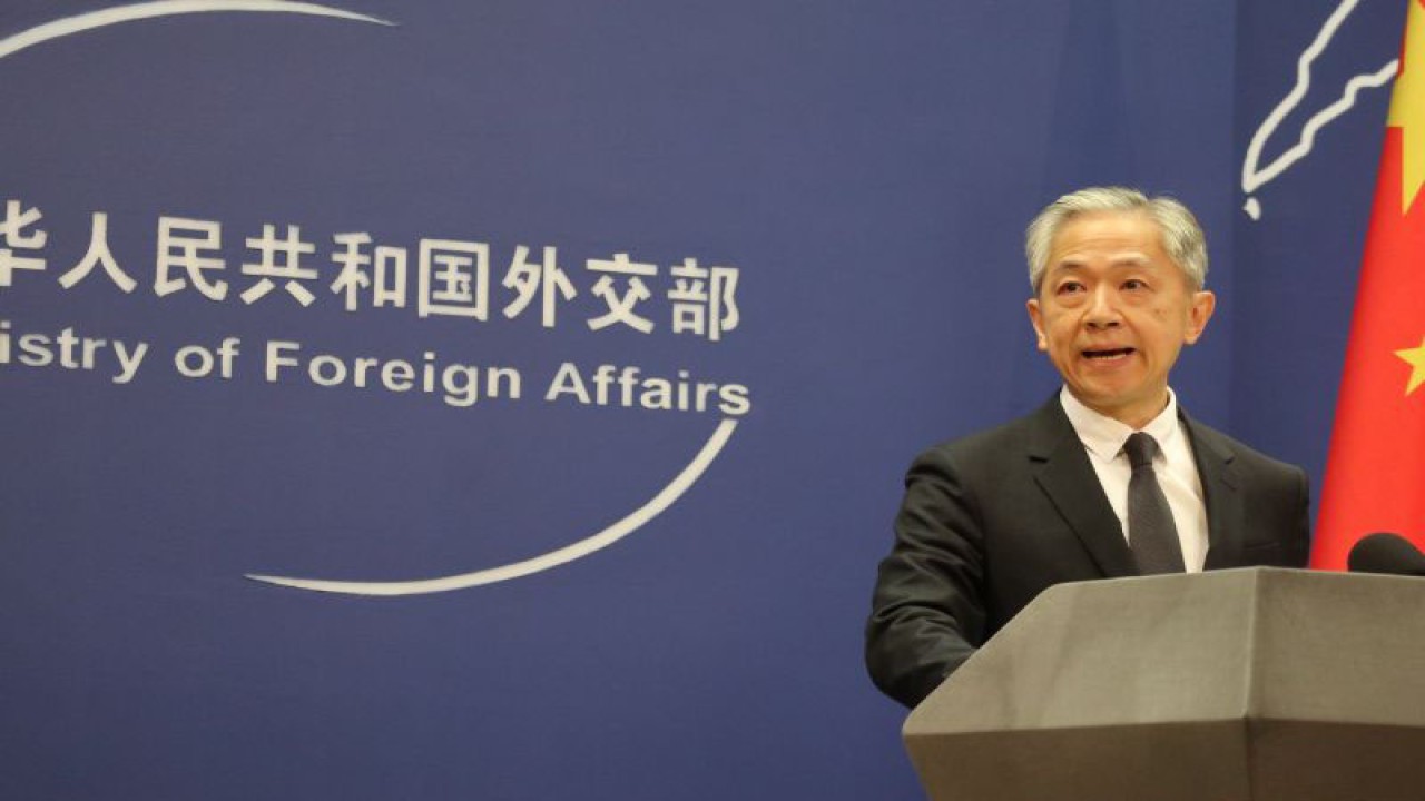 Juru Bicara Kementerian Luar Negeri China Wang Wenbin saat menyampaikan keterangan kepada media di Beijing, China pada Rabu (11/10). (ANTARA/Desca Lidya Natalia)