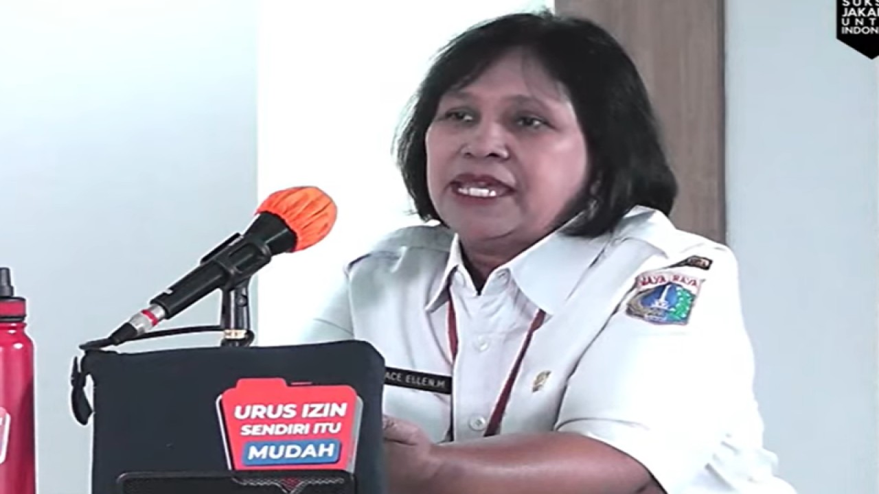 Tangkapan layar Kepala Subbagian Tata Usaha Unit Pengelola Pengujian, Inspeksi dan Sertifikasi Produk (UPPISP) Dinas PPKUKM DKI Jakarta Grace Ellen Manuhutu dalam siniar "Rabu Belajar Pemprov DKI Jakarta" secara daring, di Jakarta, Rabu (11/10/2023). ANTARA/Nabil Ihsan.