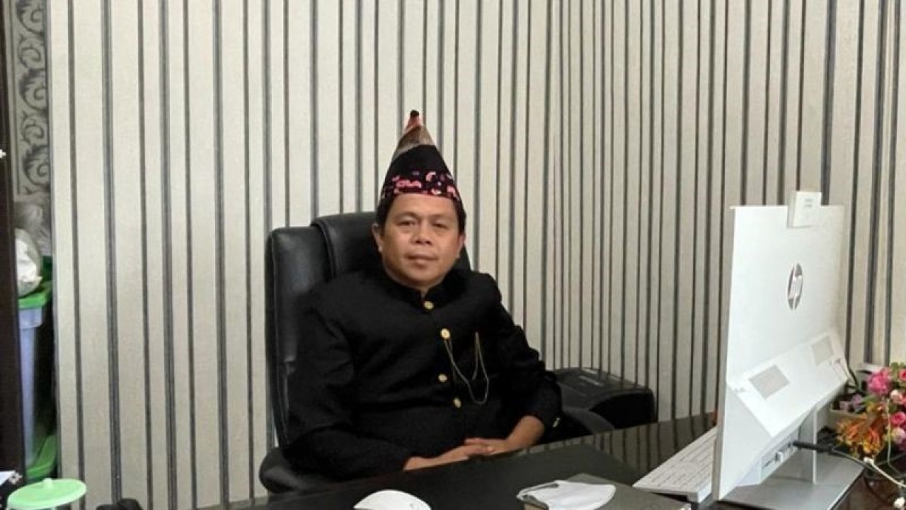 Direktur Perumda Tirta Hidayah Samsu Bahari. ANTARA/Anggi Mayasari.