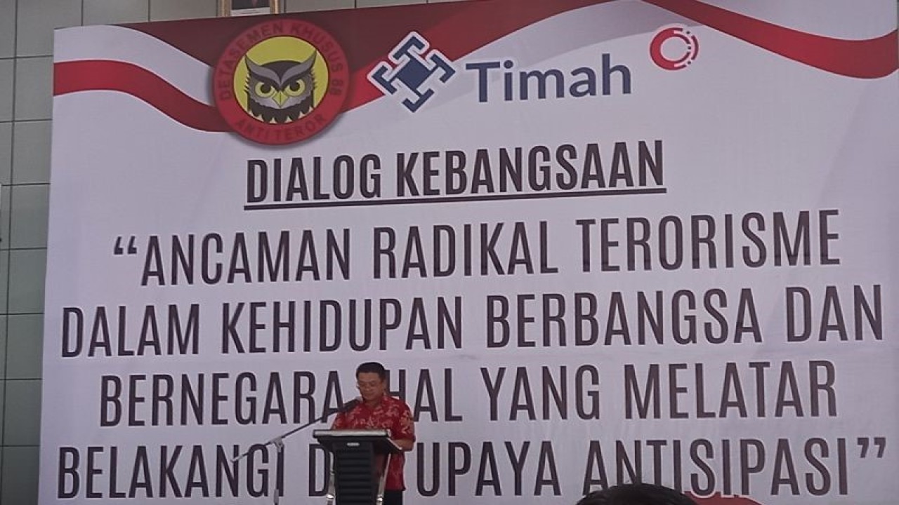 Dirut PT Timah Tbk Ahmad Dani Virsal saat membuka dialog kebangsaan di Pangkalpinang, Senin (2/10/2023) (ANTARA/HO-Aprionis)