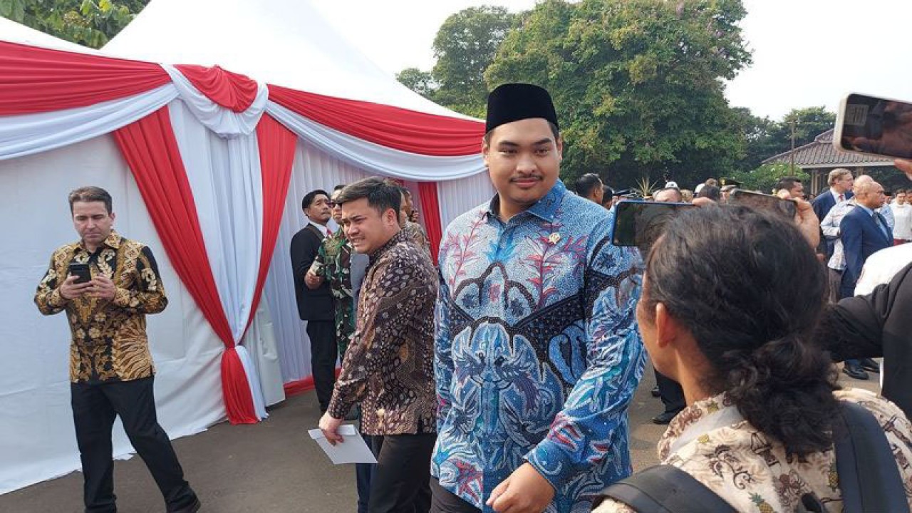 Menteri Pemuda dan Olahraga Republik Indonesia (Menpora) Dito Ariotedjo menyampaikan keterangan kepada wartawan usai menghadiri Upacara Kesaktian Pancasila di Lubang Buaya, Jakarta, Minggu (1/10/2023). ANTARA/Andi Firdaus