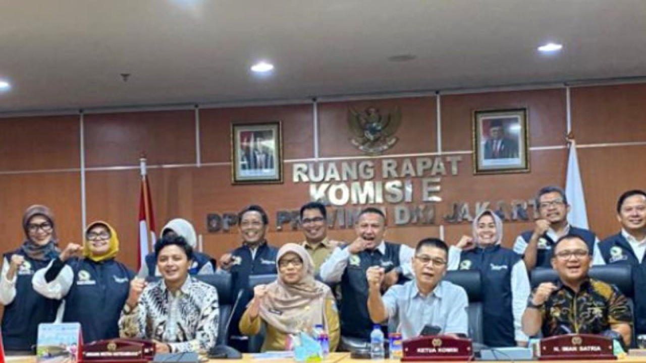 Komisi E DPRD DKI melakukan rapat bersama Tenaga Kesejahteraan Sosial Kecamatan (TKSK), Jakarta, Selasa (17/10/2023). ANTARA/Luthfia Miranda Putri