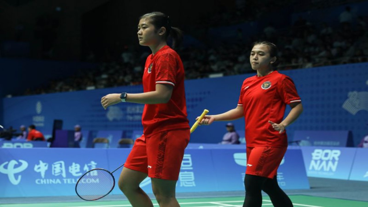 Ganda putri Indonesia Febriana Dwipuji Kusuma/Amalia Cahaya Pratiwi pada babak 32 besar Asian Games 2022 Hangzhou, Selasa (3/10/2023). (ANTARA/HO/PBSI)
