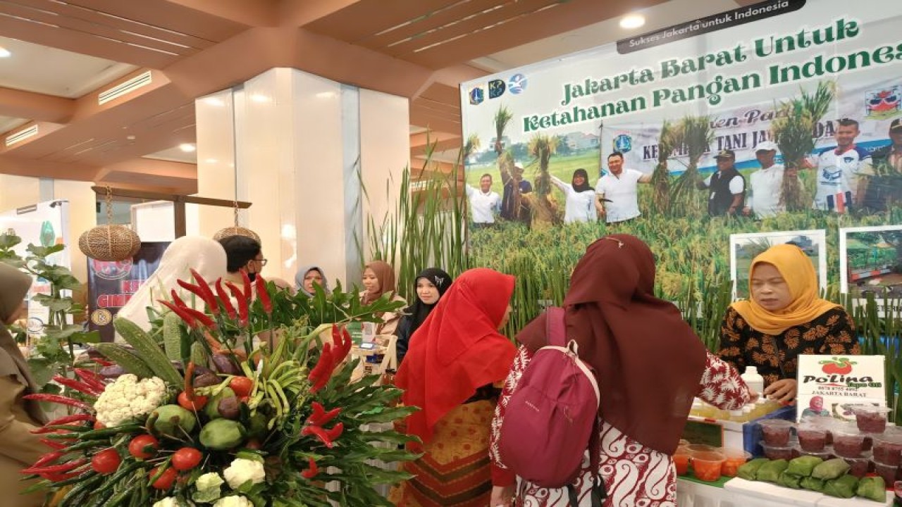 Festival Urban Farming Jakarta 2023 di Balai Kota DKI, Jakarta Pusat, Selasa (30/10/2023). (ANTARA/Siti Nurhaliza)