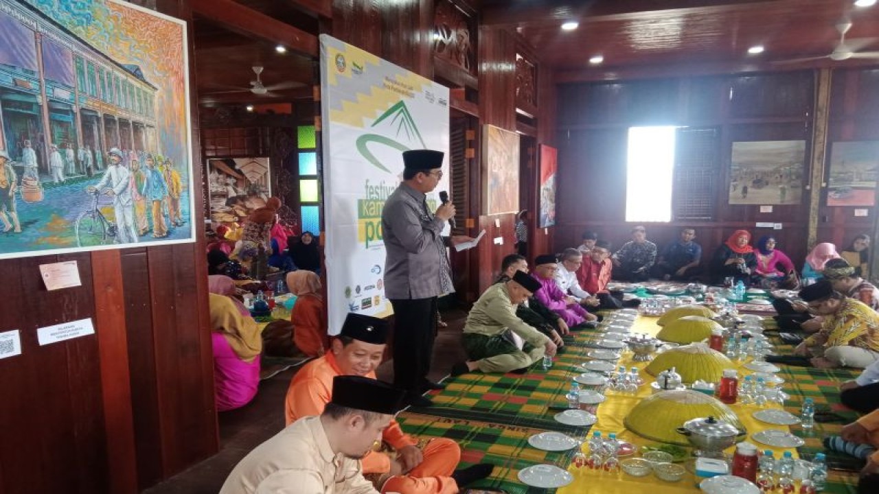 Festival Kampung Caping guna memeriahkan HUT Ke-252 Kota Pontianak di Pontianak yang dimulai pada Rabu (11/10/2023). (ANTARA/Petrus)