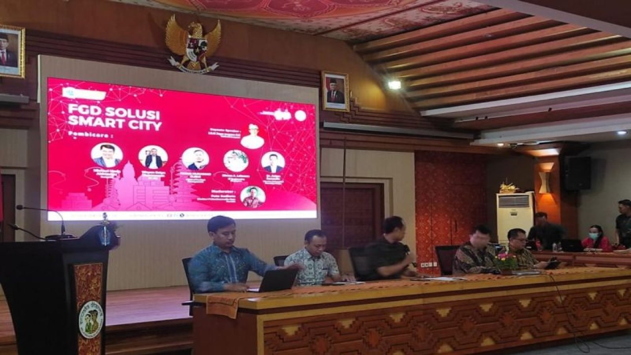 Kegiatan Focus Group Discussion (FGD) yang diselenggarakan Pemerintah Kota Denpasar melalui Dinas Komunikasi, Informasi, dan Statistika, bersama Peruri, membahas konsep Smart City 2023. (ANTARA/HO-Peruri)