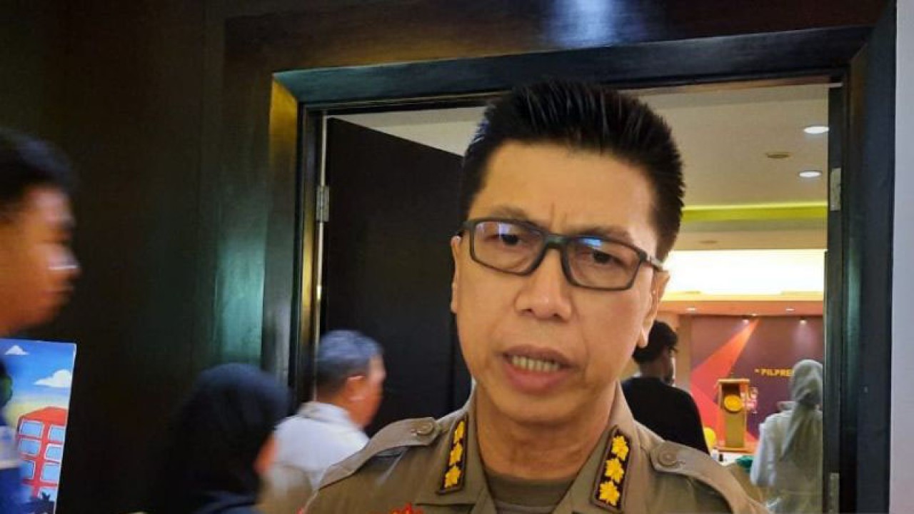 Kabag Anev Staf Operasi (Sops) Polri Kombes Pol. Muhammad Firman memberikan keterangan kepada wartawan usai dialog publik bertajuk "Pilpres 2024: Memperkuat Pemilu Damai dan Demokrasi Menuju Indonesia Maju" yang diselenggarakan DivHumas Polri di Jakarta, Rabu (11/10/2023). ANTARA/Laily Rahmawaty