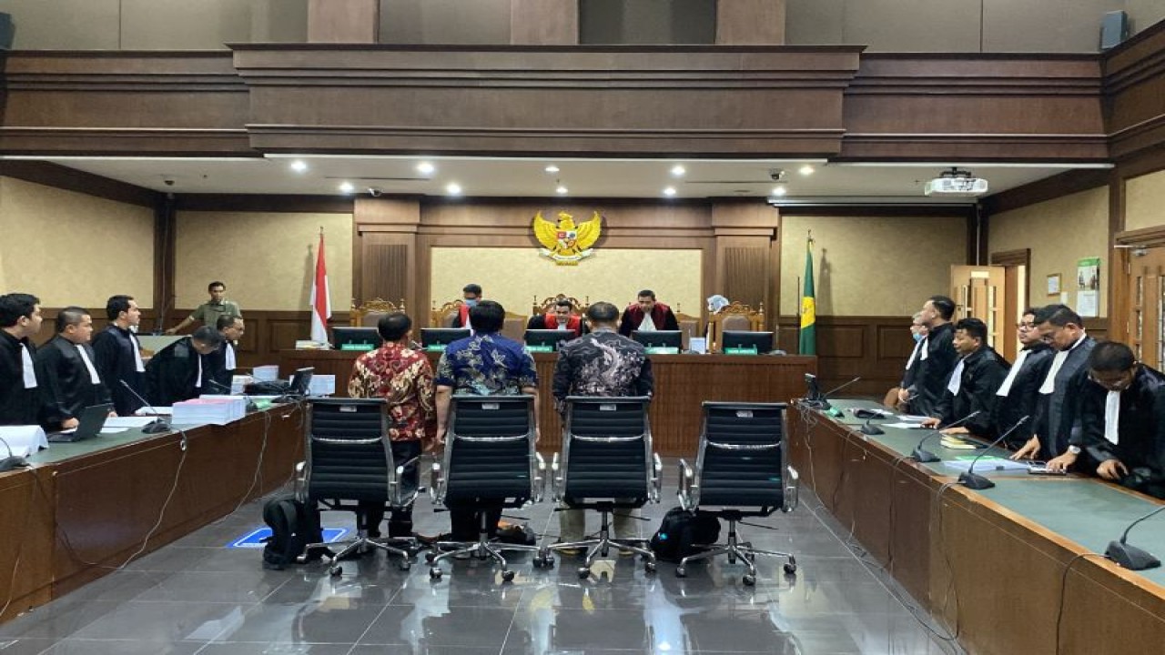 Sidang tuntutan tiga terdakwa dugaan korupsi BTS 4G di Pengadilan Tindak Pidana Korupsi Pada Pengadilan Negeri Jakarta Pusat, Senin (30/10/2023). (ANTARA/Fath Putra Mulya)
