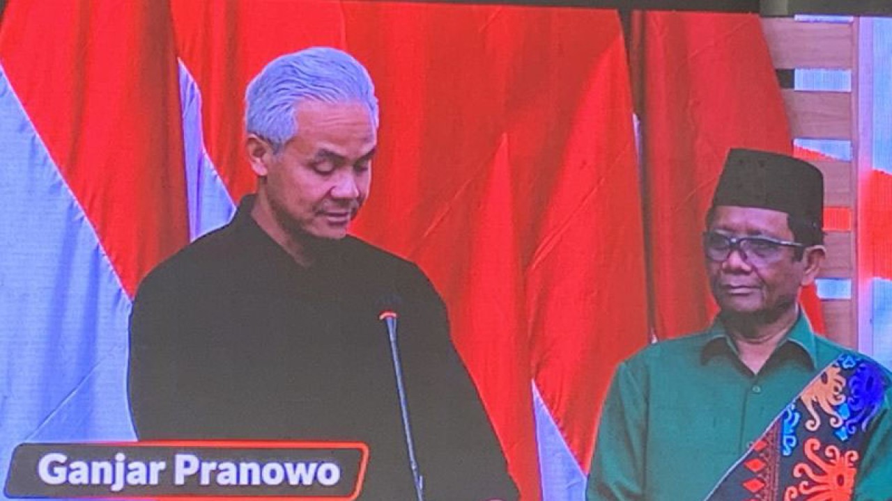 Pasangan bakal capres dan cawapres Ganjar Pranowo-Mahfud MD saat peresmian di Jakarta, Rabu (18/10/2023). (ANTARA/Mario Sofia Nasution)