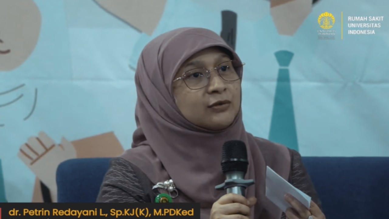 Tangkapan layar dokter spesialis kedokteran jiwa di Rumah Sakit Universitas Indonesia dr Petrin Redayani Lukman, Sp.KJ (K), M.PDKed dalam acara "Bicara Sehat Hari Kesehatan Jiwa: Cegah Stunting dan Depresi untuk Capai Remaja Sehat Hakiki" yang digelar secara hybrid, Selasa (10/10/2023). (ANTARA/Lia Wanadriani Santosa)